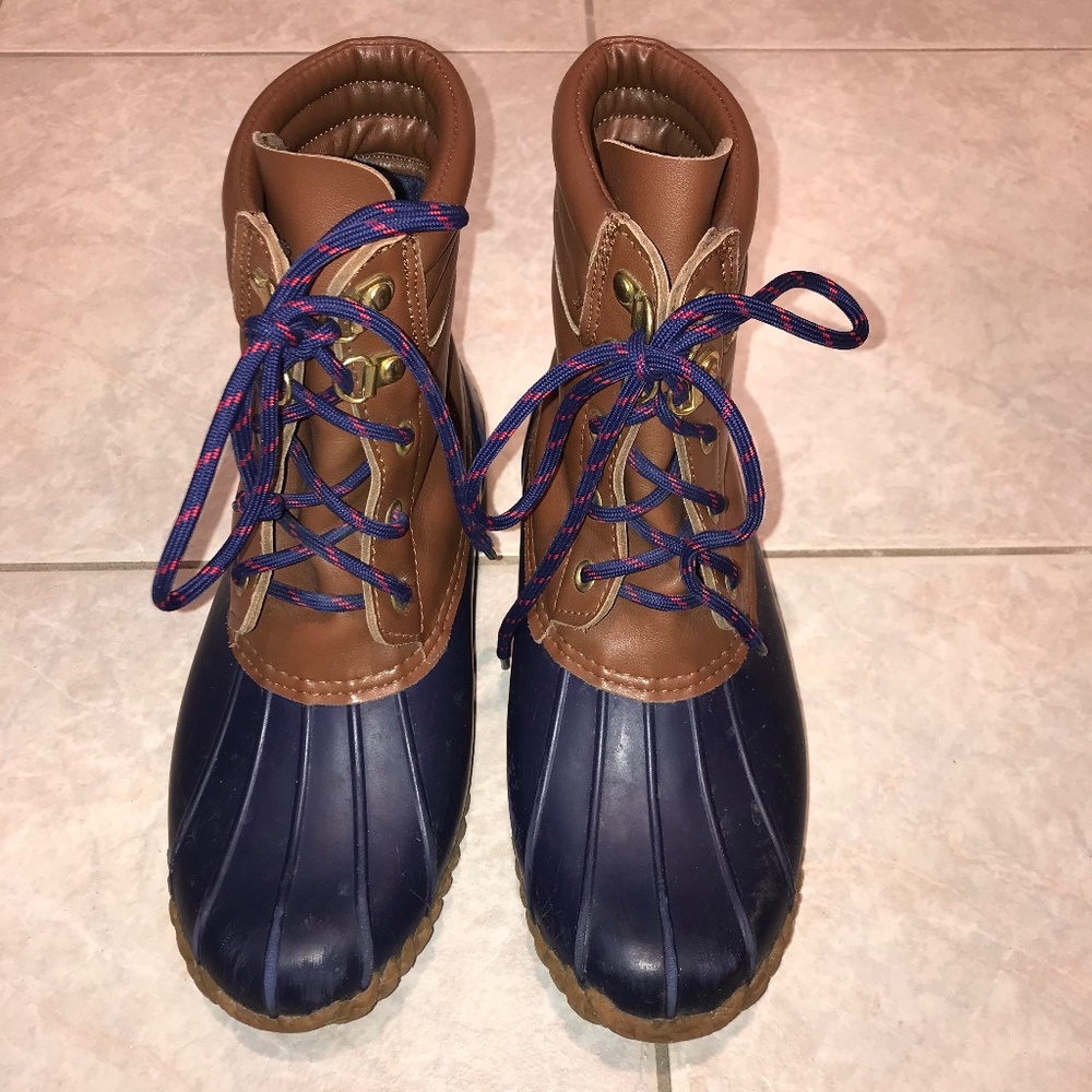 American Living Navy & brown duck boots
